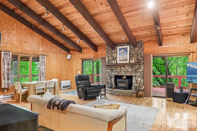 101 Oak Ridge Court, Mars Hill, NC 28754