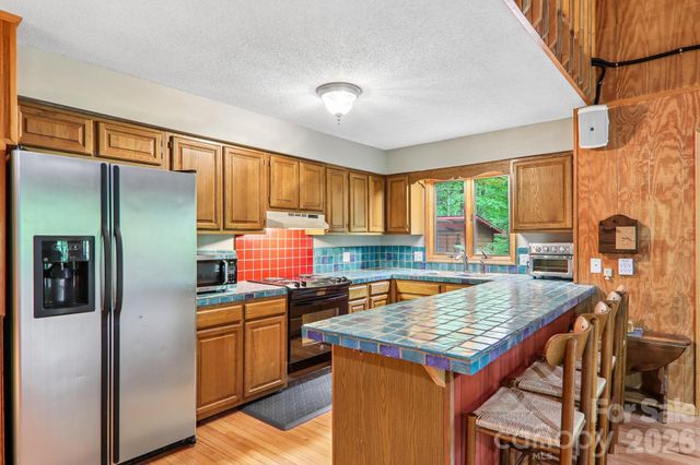 101 Oak Ridge Court, Mars Hill, NC 28754