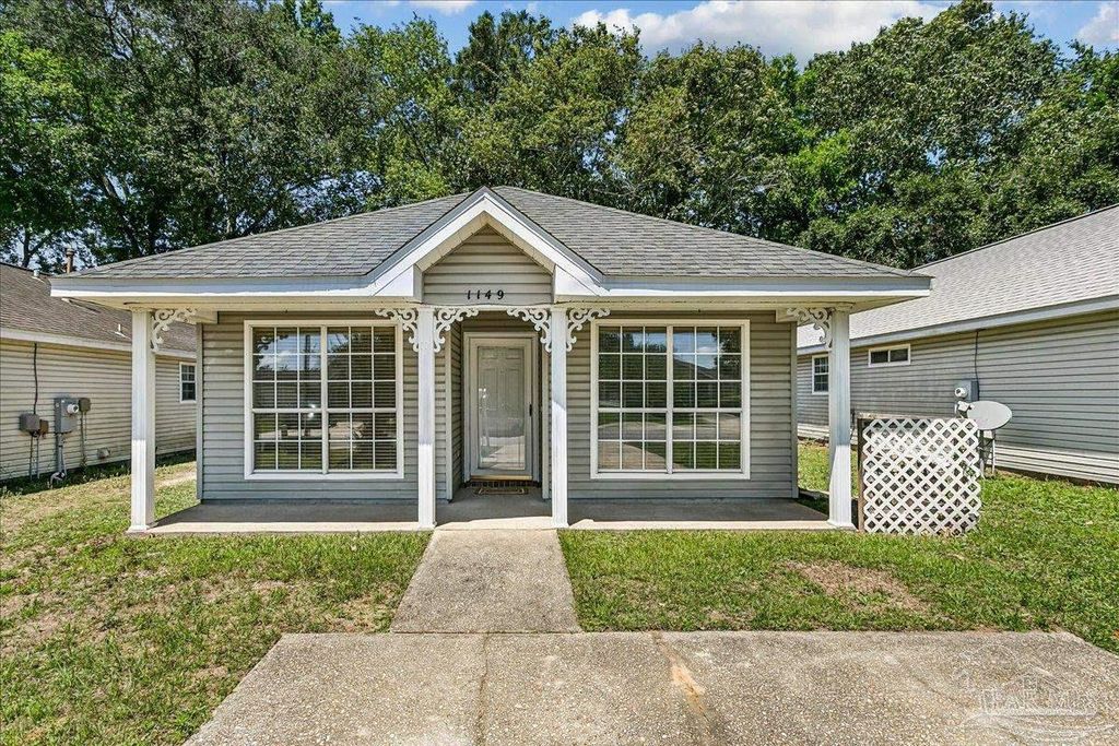 1149 Sweetbriar St, Cantonment, FL 32533