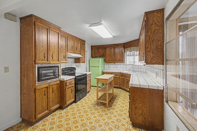 2804 Becerra Way, Sacramento, CA 95821