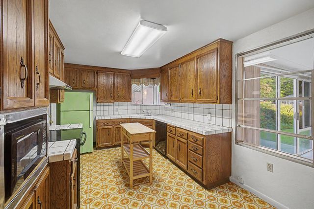 2804 Becerra Way, Sacramento, CA 95821