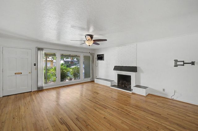2804 Becerra Way, Sacramento, CA 95821