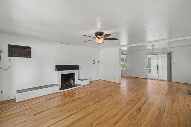 2804 Becerra Way, Sacramento, CA 95821