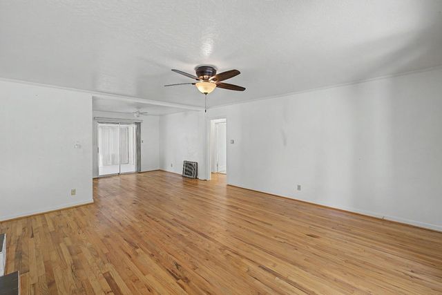 2804 Becerra Way, Sacramento, CA 95821