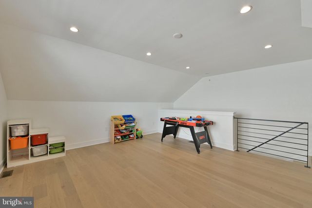9514 GOLFVIEW LN, Philadelphia, PA 19114