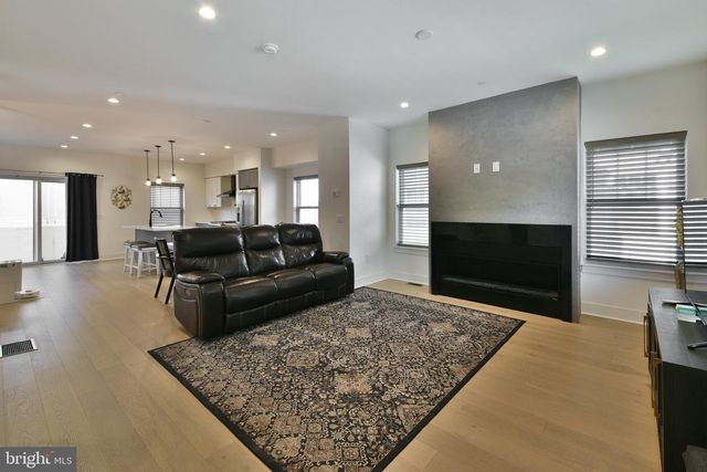 9514 GOLFVIEW LN, Philadelphia, PA 19114