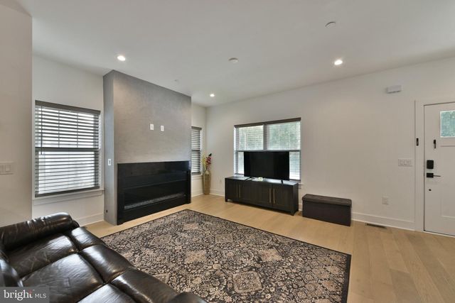 9514 GOLFVIEW LN, Philadelphia, PA 19114