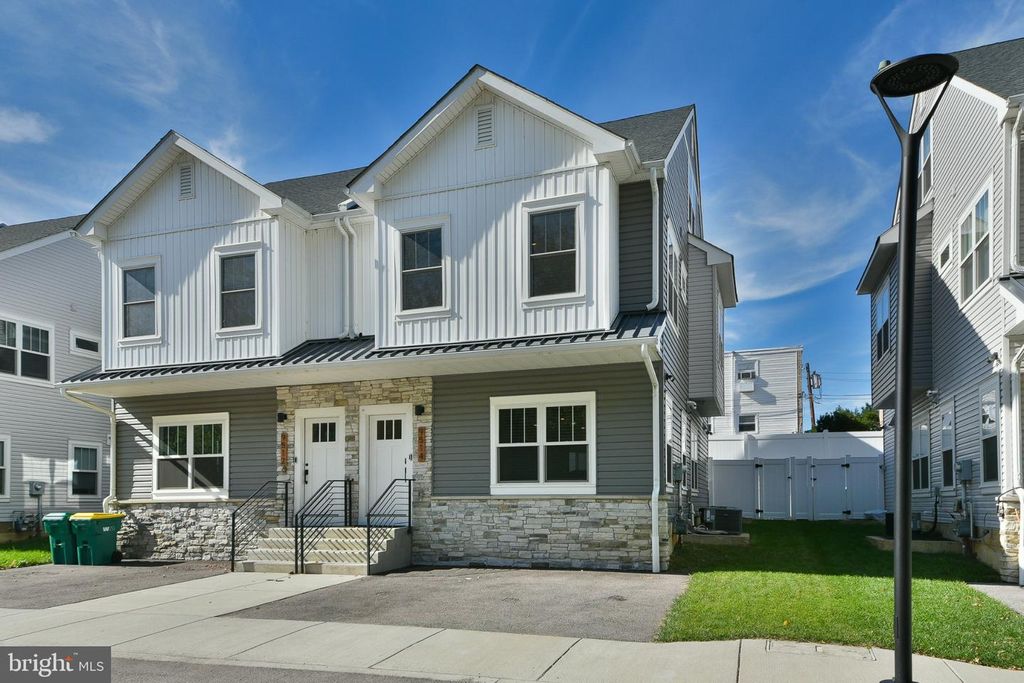9514 GOLFVIEW LN, Philadelphia, PA 19114