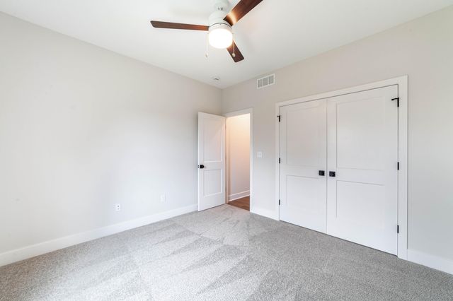 5205 BUTTERCUP DR, Columbia, MO 65203