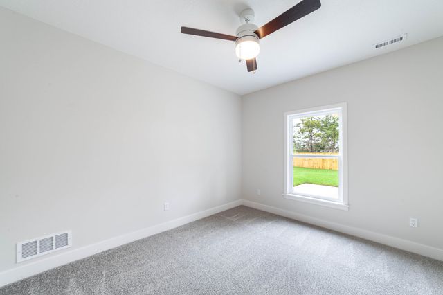 5205 BUTTERCUP DR, Columbia, MO 65203
