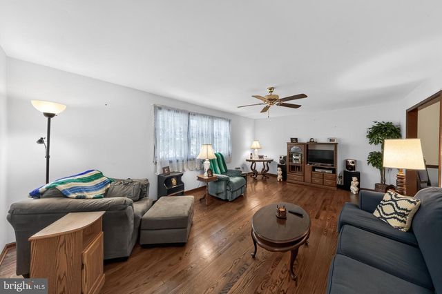 2 ANNA AVE, Bear, DE 19701