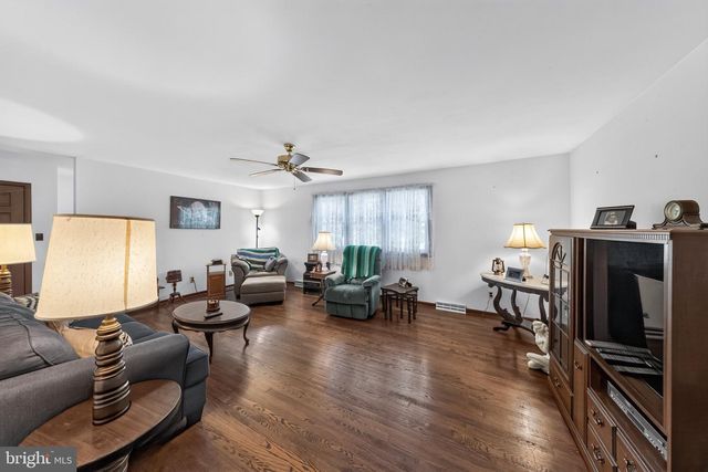 2 ANNA AVE, Bear, DE 19701