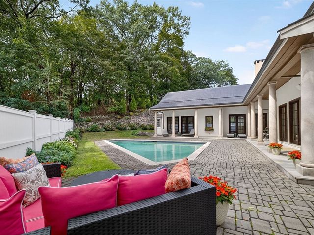 18 Middlesex St, Winchester, MA 01890