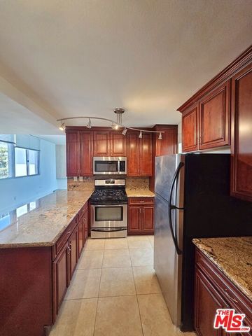 17368 W Sunset Blvd 405 A, Pacific Palisades (los Angeles), CA 90272