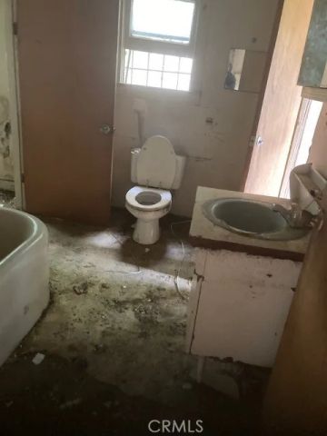 9811 S Vermont, Los Angeles, CA 90044