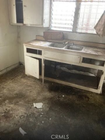 9811 S Vermont, Los Angeles, CA 90044