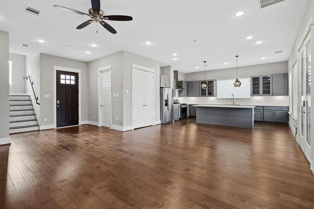 410 Yale Oaks Lane, Houston, TX 77091