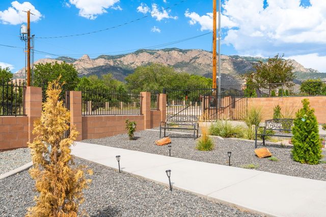 10600 Signal Avenue NE, Albuquerque, NM 87122