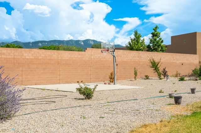 10600 Signal Avenue NE, Albuquerque, NM 87122