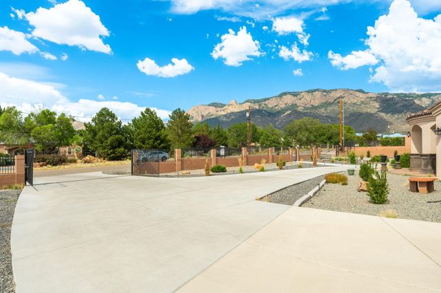10600 Signal Avenue NE, Albuquerque, NM 87122
