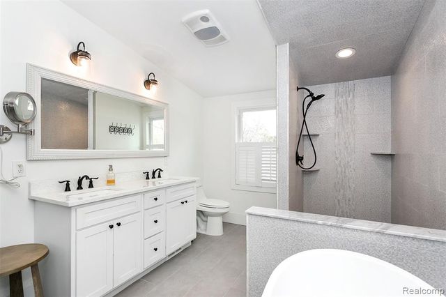 3630 Orchard Lake Road, West Bloomfield, MI 48324