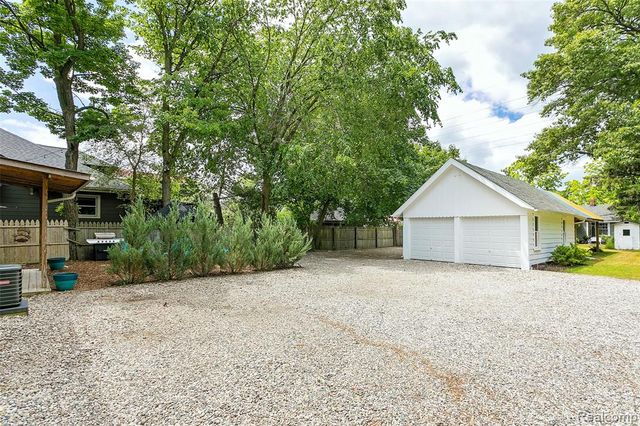 3630 Orchard Lake Road, West Bloomfield, MI 48324