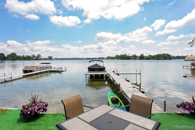 3630 Orchard Lake Road, West Bloomfield, MI 48324