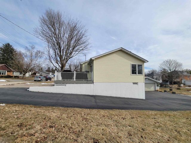 425 Jefferson Street, Platteville, WI 53818