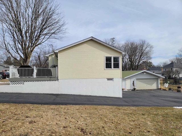 425 Jefferson Street, Platteville, WI 53818
