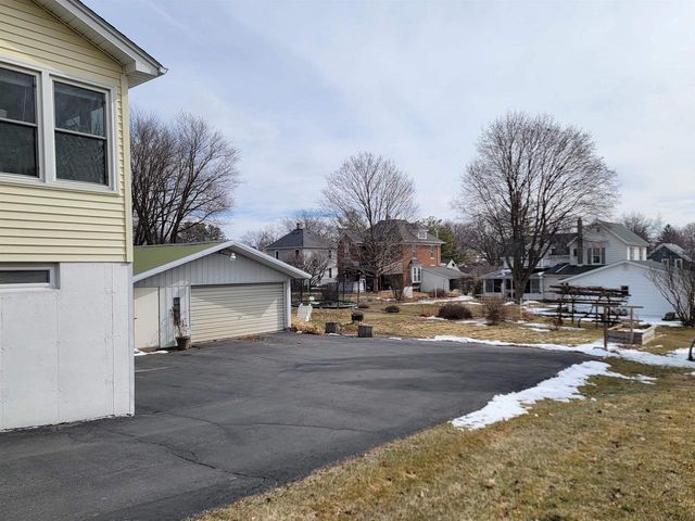 425 Jefferson Street, Platteville, WI 53818