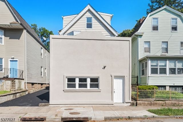 294 N Park St 2, East Orange City, NJ 07017