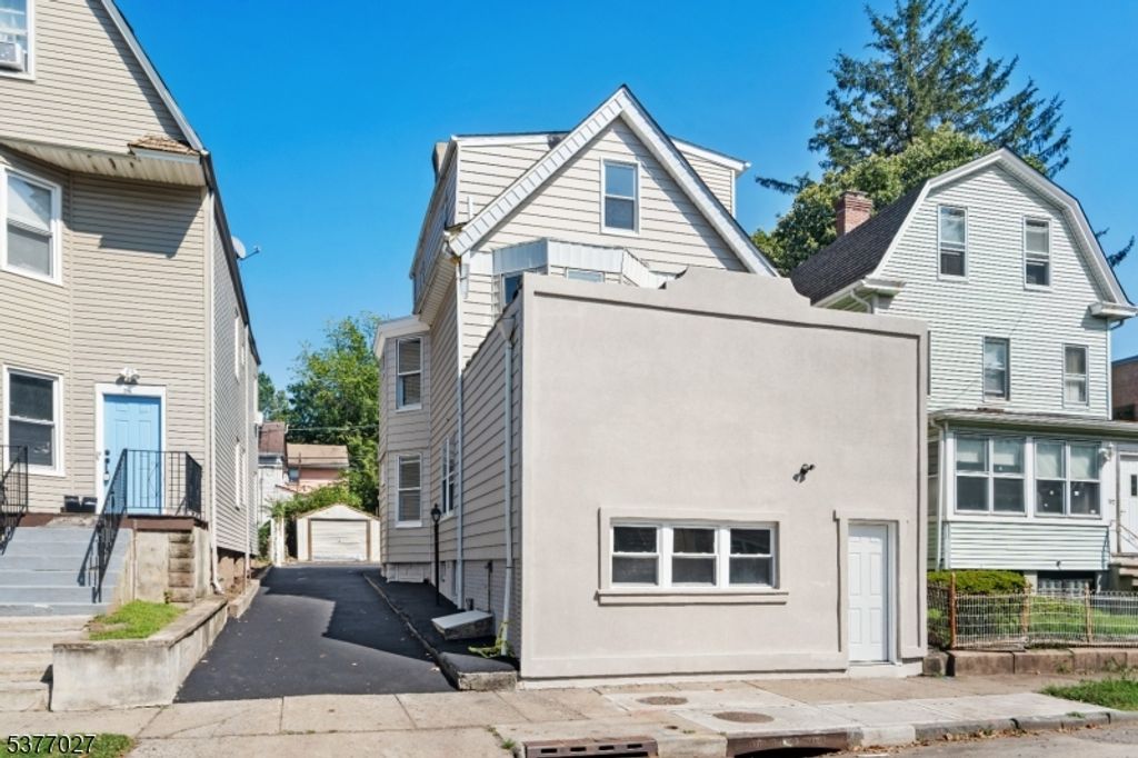 294 N Park St 2, East Orange City, NJ 07017