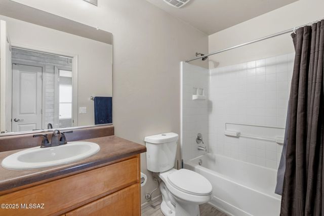 1458 N Wentworth Road, Vail, AZ 85641