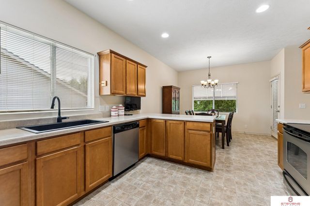 10502 S 27th Street, Bellevue, NE 68123