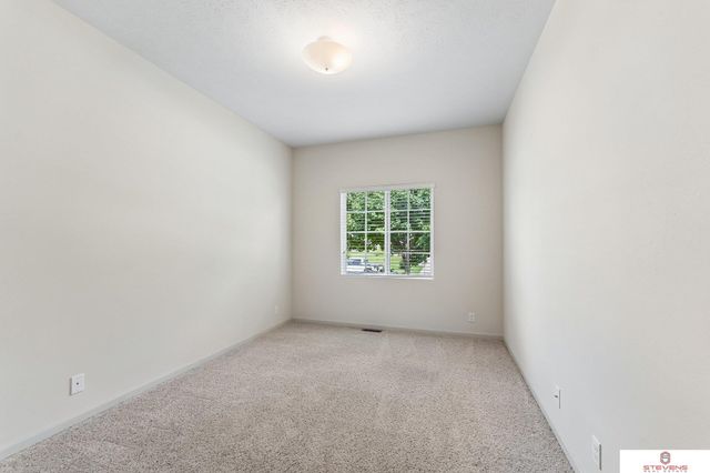 10502 S 27th Street, Bellevue, NE 68123