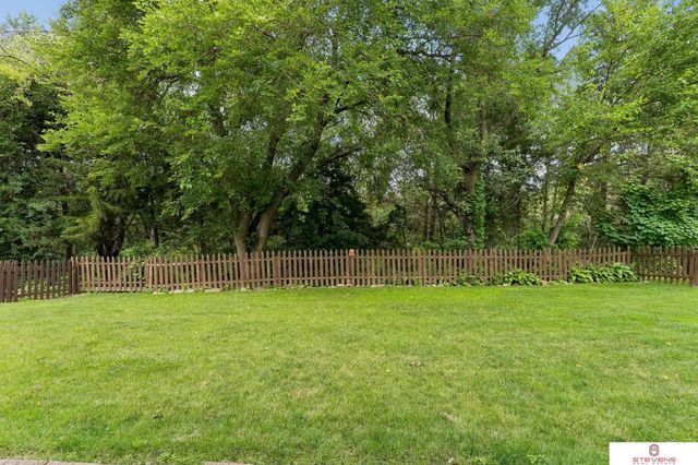 10502 S 27th Street, Bellevue, NE 68123