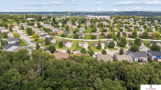 10502 S 27th Street, Bellevue, NE 68123