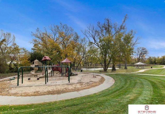 10502 S 27th Street, Bellevue, NE 68123