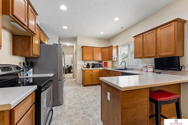 10502 S 27th Street, Bellevue, NE 68123