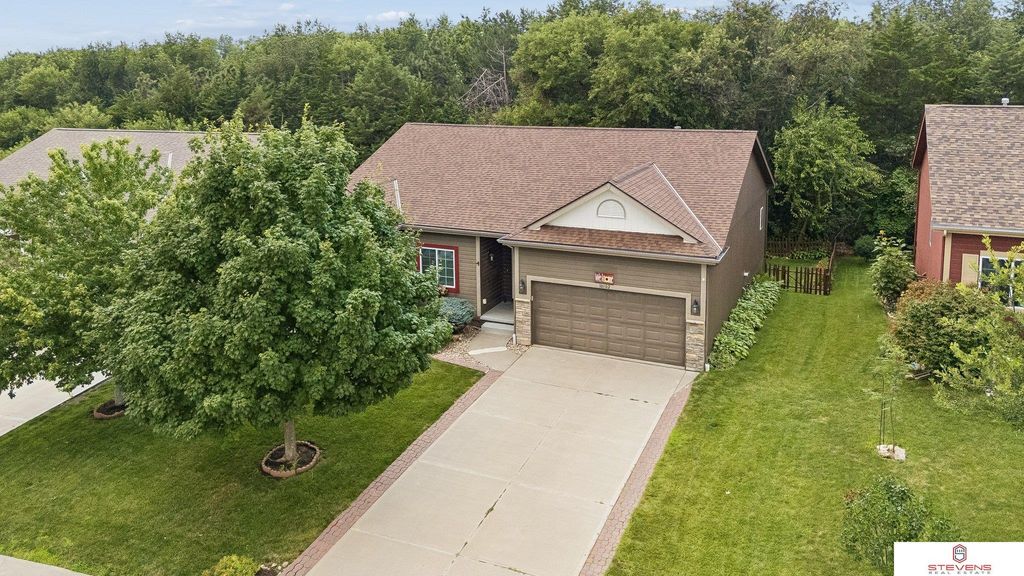 10502 S 27th Street, Bellevue, NE 68123
