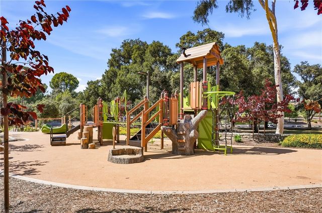 2315 Oakmont, Santa Ana, CA 92706