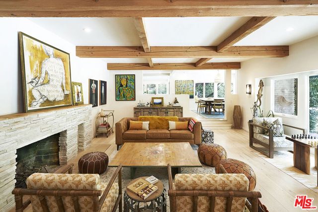6101 Shoup Avenue, Woodland Hills, CA 91367