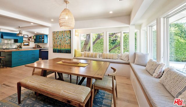 6101 Shoup Avenue, Woodland Hills, CA 91367