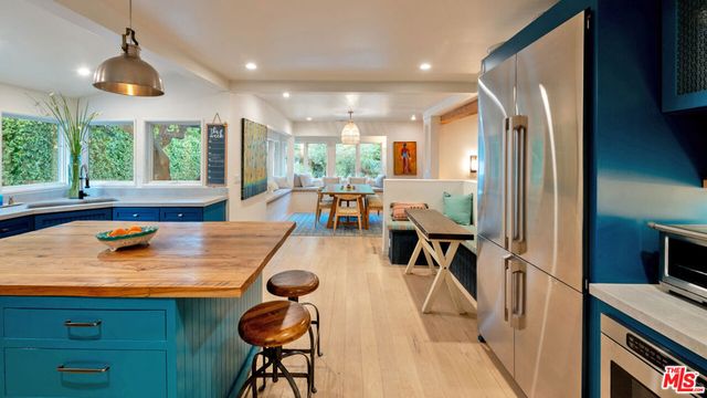 6101 Shoup Avenue, Woodland Hills, CA 91367