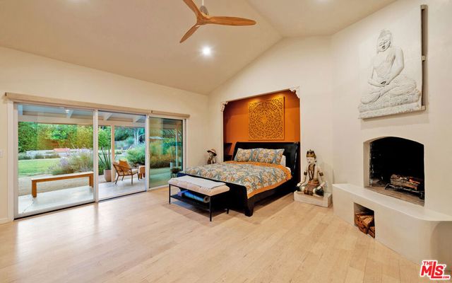 6101 Shoup Avenue, Woodland Hills, CA 91367