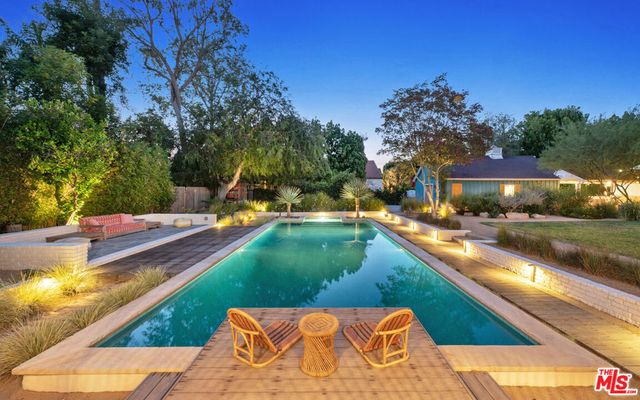 6101 Shoup Avenue, Woodland Hills, CA 91367