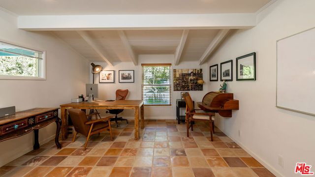 6101 Shoup Avenue, Woodland Hills, CA 91367