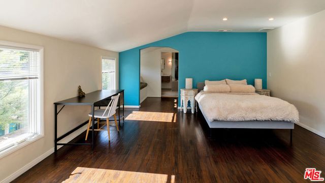 6101 Shoup Avenue, Woodland Hills, CA 91367