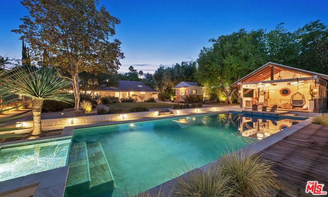 6101 Shoup Avenue, Woodland Hills, CA 91367