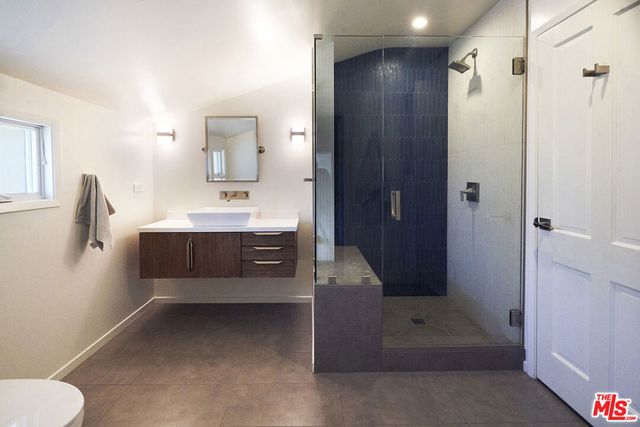 6101 Shoup Avenue, Woodland Hills, CA 91367